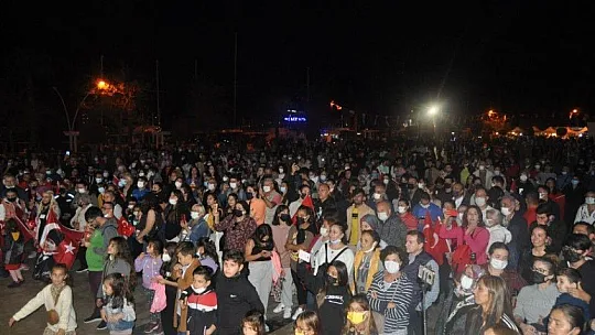 C'NB ve COVERMAN'den Cumhuriyet konseri