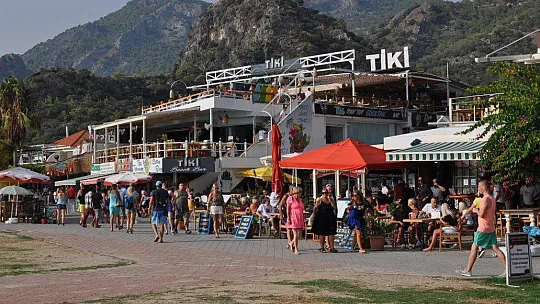 HAVA OYUNLARI FESTİVALİ RENKLİ GÖSTERİLERE EV SAHİPLİĞİ YAPIYOR