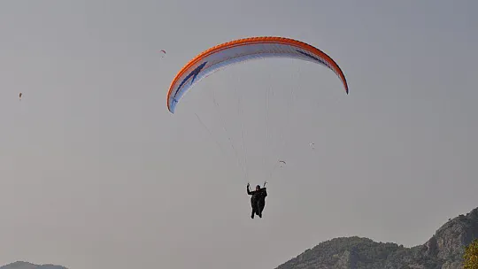 HAVA OYUNLARI FESTİVALİ RENKLİ GÖSTERİLERE EV SAHİPLİĞİ YAPIYOR
