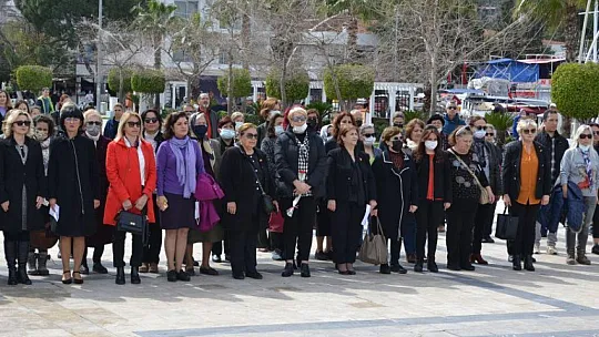 Beşkaza Meydanı'nda çelenk koyma töreni