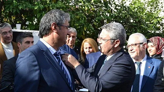 CHP rozet takma törenine yoğun katılım