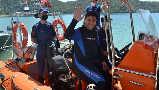Dalgıç başkandan deniz dibi temizliği