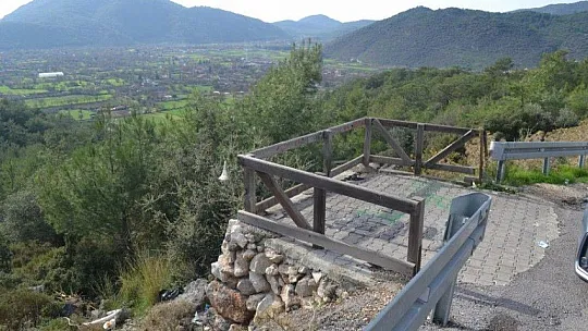 Kayaköy'ün tek seyir terası çöplüğe döndü