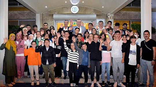 Fethiye ve Seydikemerli öğrenciler Ata'nın huzuruna çıktı