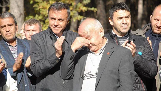 Muhtar Gözyaşlarına Boğuldu, 'Ağaçlarımızı Kesmeyin'