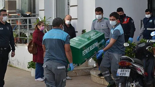 10 yıllık eşini bıçakla öldürdü