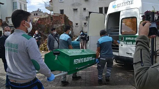 10 yıllık eşini bıçakla öldürdü