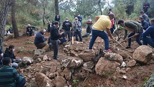 Bıçakla öldürülen anne toprağa verildi