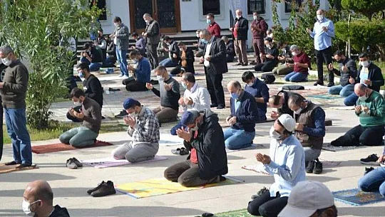 Fethiye Camilerinde de yağmur duası yapıldı