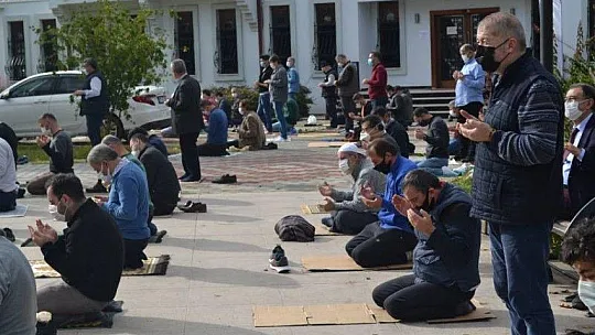 Fethiye Camilerinde de yağmur duası yapıldı