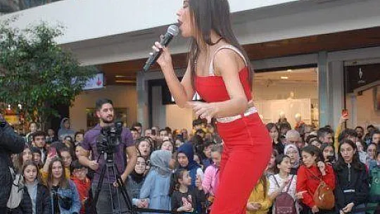 Tuğba Yurt, Fethiye'yi Salladı