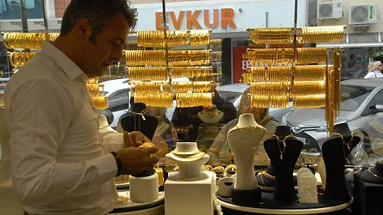14 Şubat Sevgililer Günü alışverişleri hareketlendi