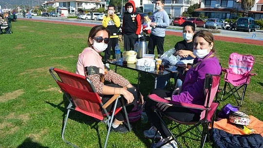 Kısıtlama sonrası plajlar ve sahil bandı doldu