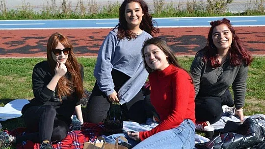 Kısıtlama sonrası plajlar ve sahil bandı doldu