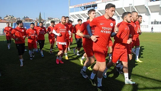 Fethiyespor, Derince'yi Bekliyor