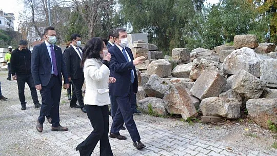 Vali Tavlı Telmessos Antik Tiyatrosu'nda incelemelerde bulundu
