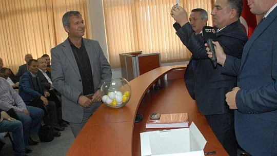 Kuraları Kaymakam çekti 