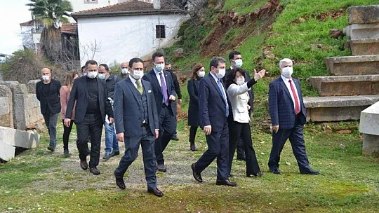 Vali Tavlı Telmessos Antik Tiyatrosu'nda incelemelerde bulundu