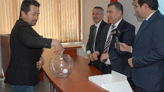 Kuraları Kaymakam çekti 