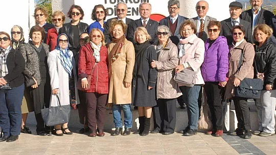 Kadınlar, Haklarını Savundu