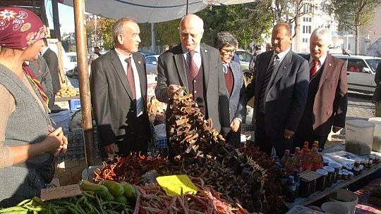 Bayraktar, ''Fethiye'nin üretici pazarı Türkiye'ye model olmalıdır''