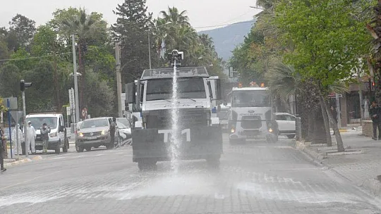 Fethiye'de TOMA'lı temizlik 