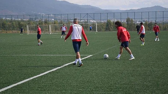 Fethiyespor suni çimde hazırlanıyor