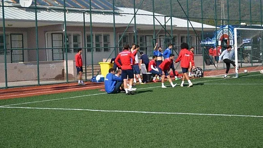 Fethiyespor suni çimde hazırlanıyor