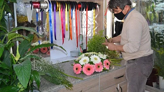 Çiçekçiler Sevgililer Günü'ne hazır 