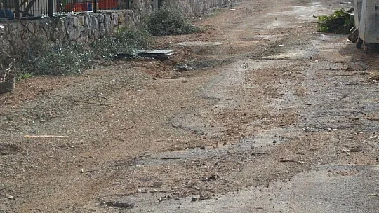 Yollardaki çukurların kapatılmasını talep ettiler