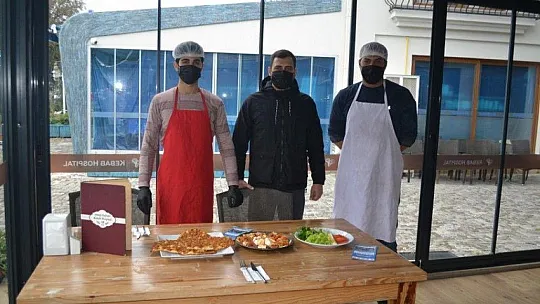 Ağaçtan düşen kargaya sahip çıktılar