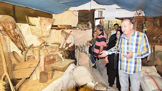 Ressamlar Müzelerde İncelemelerde Bulundu