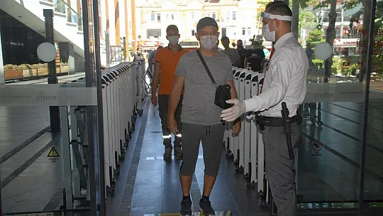 Erasta'da 17 Mağaza Hizmette