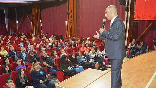 Matematiği kendine özgü yöntemlerle anlattı