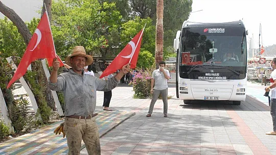 Gençlik Otobüsü Fethiye'de Coşkuyla Karşılandı