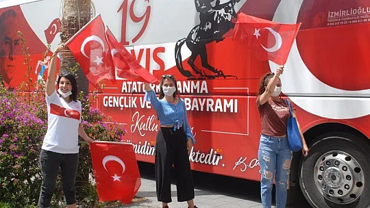 Gençlik Otobüsü Fethiye'de Coşkuyla Karşılandı