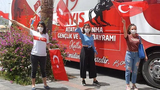 Gençlik Otobüsü Fethiye'de Coşkuyla Karşılandı
