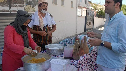 Geleneksel kar şerbeti etkinliğine Kaymakam ve Belediye Başkanı da katıldı 