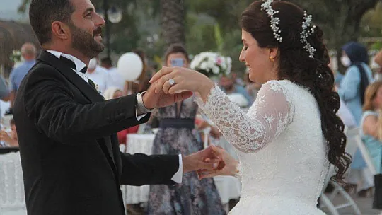 Eski Başkan Saatcı oğlunu evlendirdi