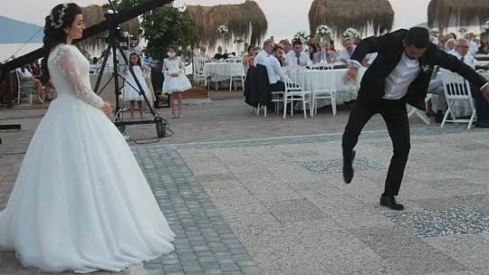 Eski Başkan Saatcı oğlunu evlendirdi