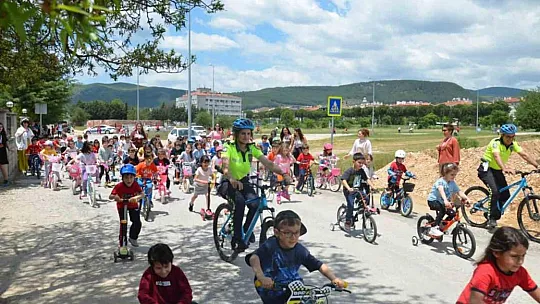 Dünya Bisiklet Gününde miniklerle pedal çevirdiler