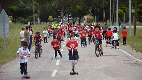 Dünya Bisiklet Gününde miniklerle pedal çevirdiler