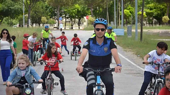Dünya Bisiklet Gününde miniklerle pedal çevirdiler
