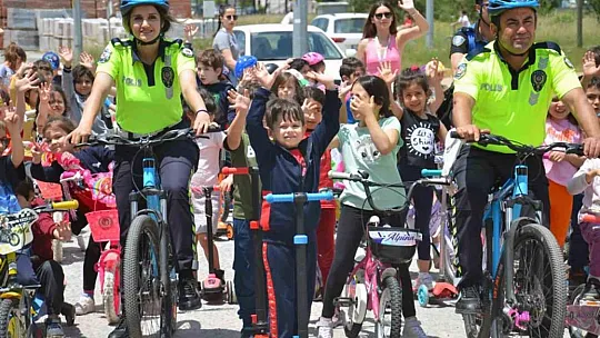 Dünya Bisiklet Gününde miniklerle pedal çevirdiler