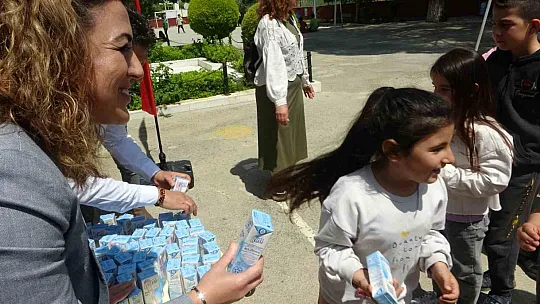 Dünya süt gününde öğrencilere süt etkinliği düzenlendi