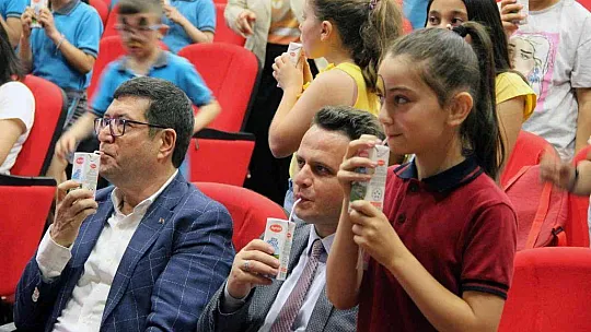 Dünya süt gününde süt içtiler