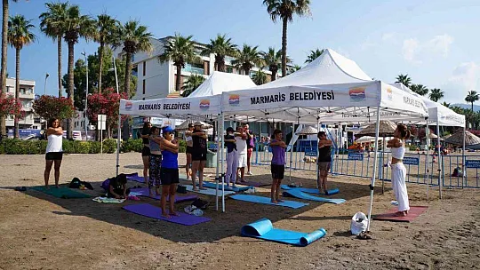 Dünya Yoga Günü halk plajında kutlandı