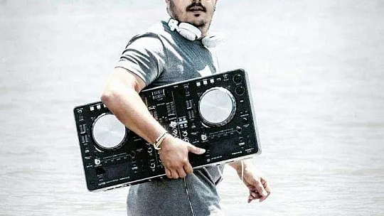 Dünyaca ünlü basketbolculara konser veren disk jokey, Marmaris'in adını duyuruyor