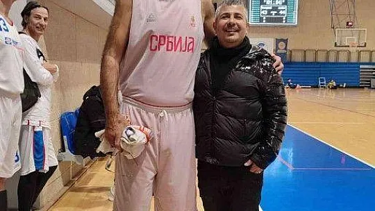 Dünyaca ünlü basketbolculara konser veren disk jokey, Marmaris'in adını duyuruyor