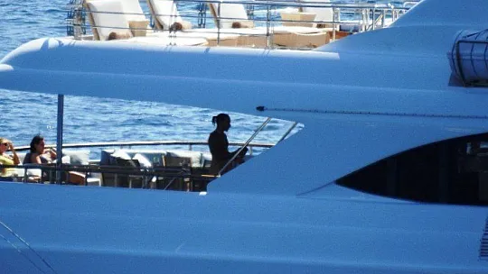 Dünyaca ünlü Formula 1 şampiyonu Lewis Hamilton Bodrum'da